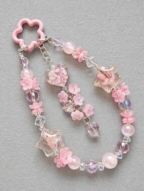 🔥🔛SALE🔥Pink Floral Faceted Beads with Star Phone Bracelet/ Bag Charm